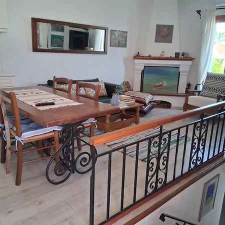 Maria Apostolou Tatil Evi *